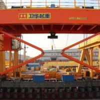 ?？陉?yáng)極炭塊堆垛起重機(jī)