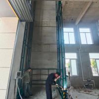 高陵區(qū)液壓升降貨梯廠家-貨梯加固、貨梯油缸漏油維修